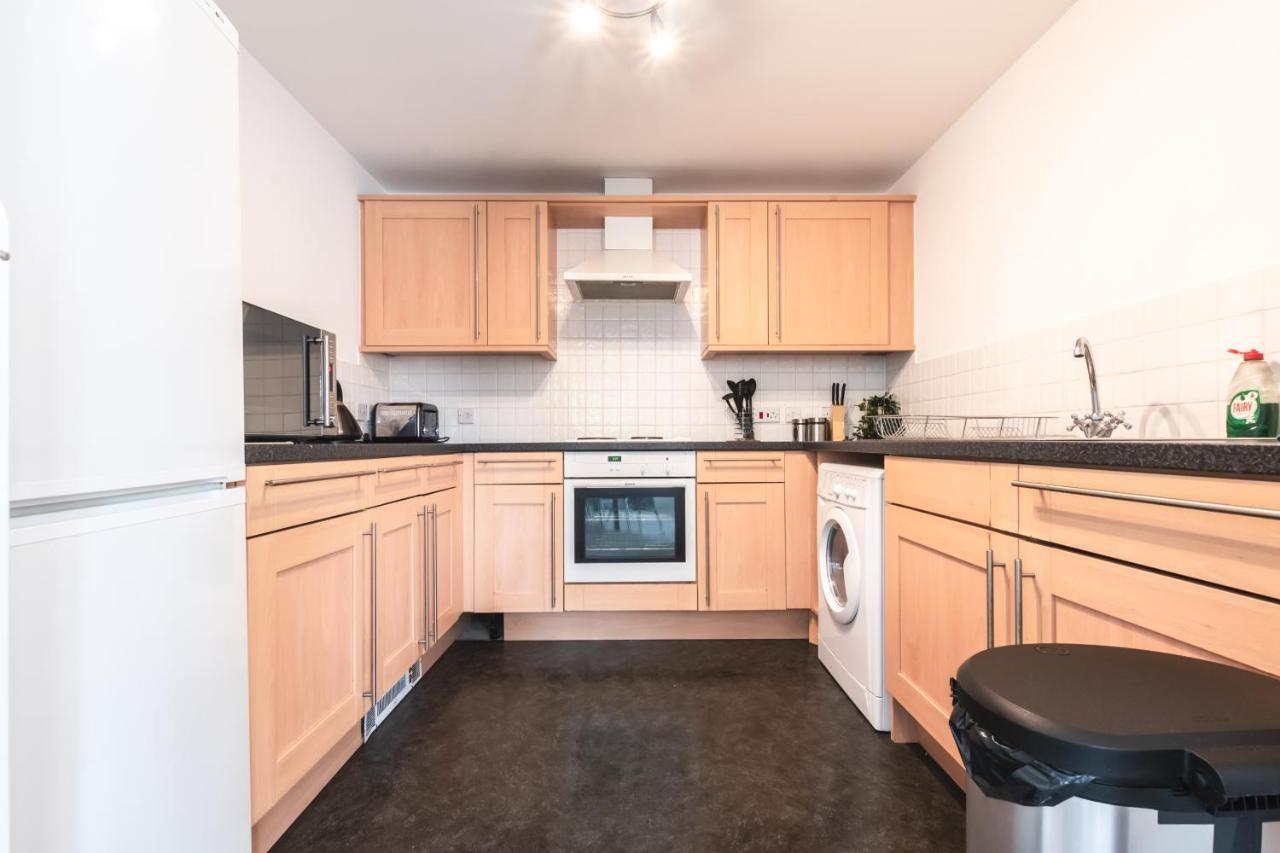 סאות'המפטון Best Price! Large Spacious 2 Bed Apartment - King Size Or Single Beds, Sofabeds, Smart Tvs, Free Parking מראה חיצוני תמונה