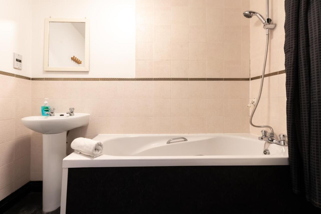 סאות'המפטון Best Price! Large Spacious 2 Bed Apartment - King Size Or Single Beds, Sofabeds, Smart Tvs, Free Parking מראה חיצוני תמונה