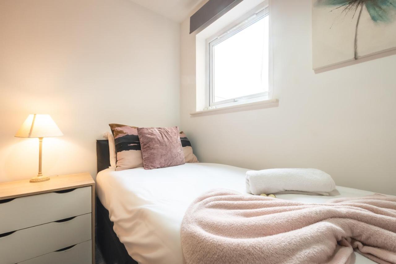 סאות'המפטון Best Price! Large Spacious 2 Bed Apartment - King Size Or Single Beds, Sofabeds, Smart Tvs, Free Parking מראה חיצוני תמונה