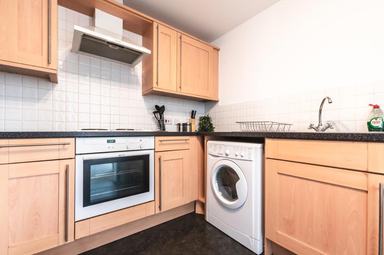 סאות'המפטון Best Price! Large Spacious 2 Bed Apartment - King Size Or Single Beds, Sofabeds, Smart Tvs, Free Parking מראה חיצוני תמונה